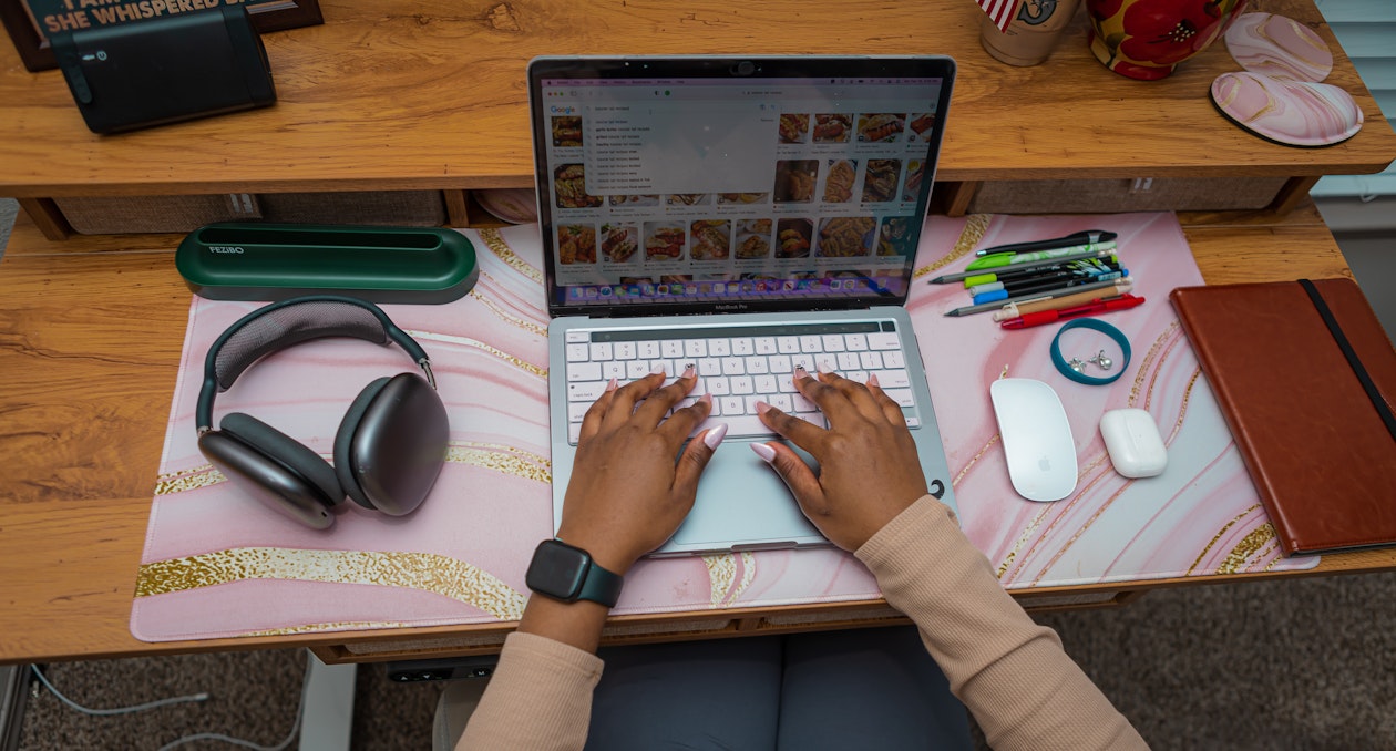 Home Office: Laptop, Headphones, Pens